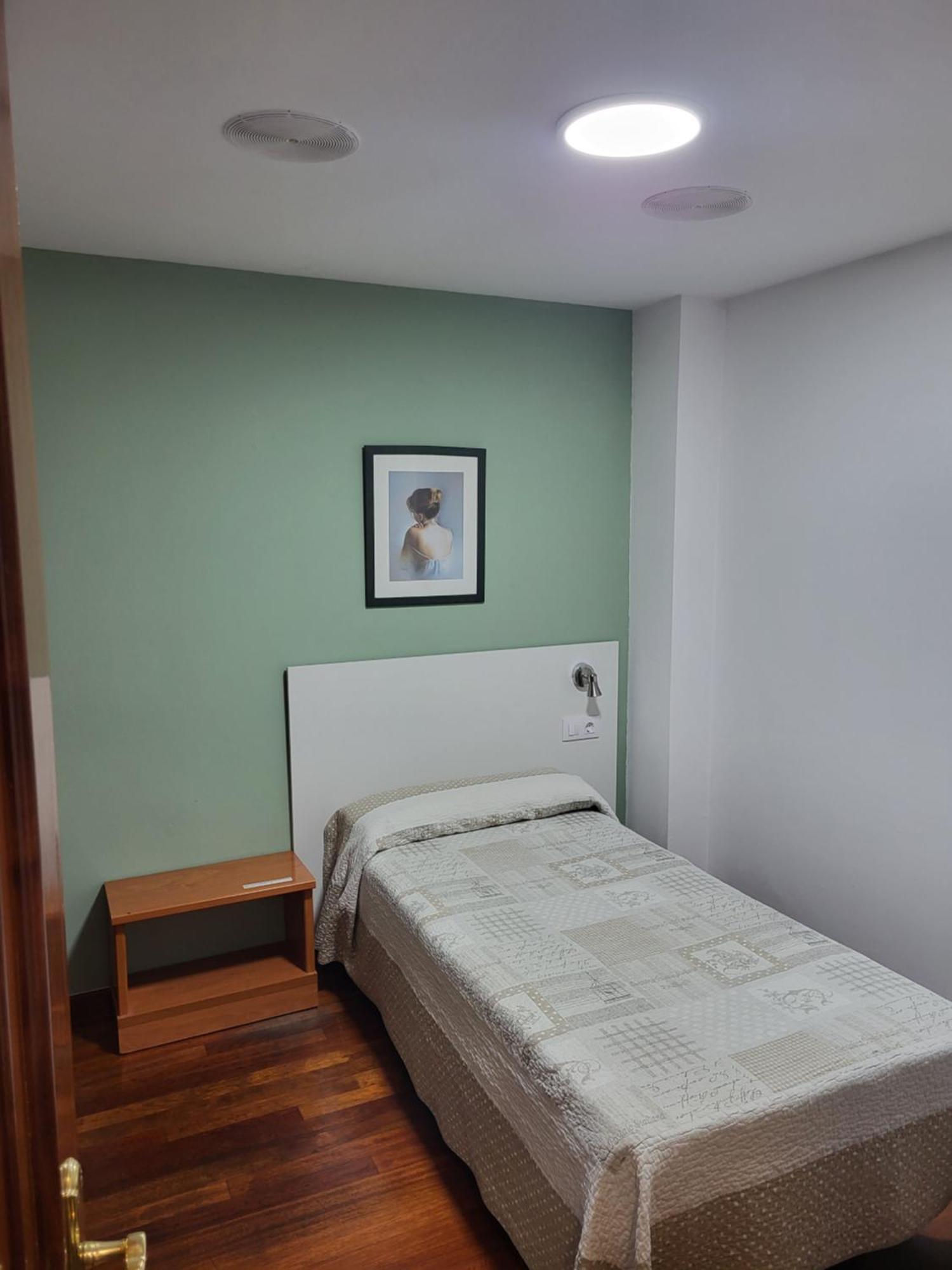 Single Room without Window
